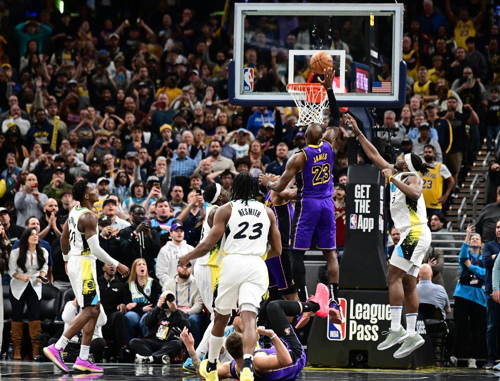 开云体育官方网站-国王险胜步行者，詹姆斯刷新纪录